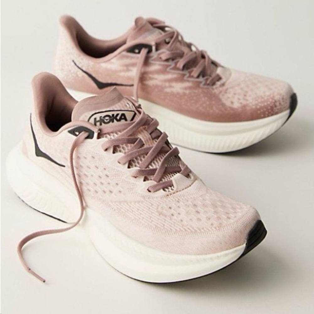 Hoka Mach 6 Cosmic Pearl/Quartzite Women's Size 8 5, gentle worn